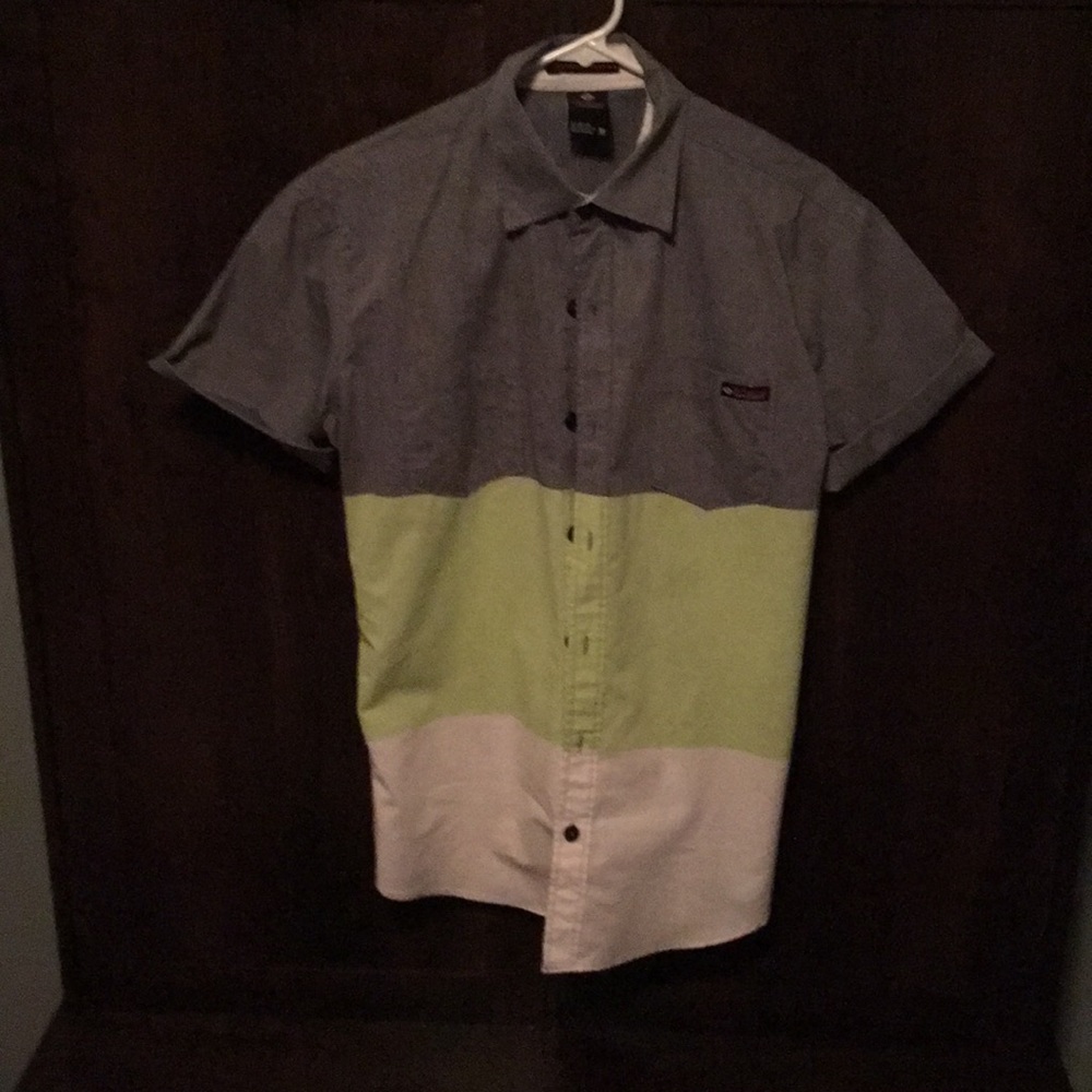 Short sleeve button down